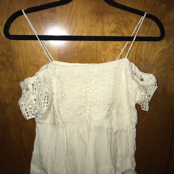 White top - Picture 2 of 3